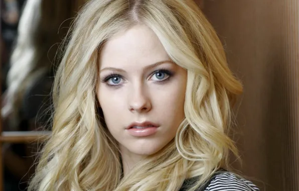 Картинка взгляд, Avril Lavigne, Аврил Лавин, красотка