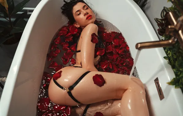 Вода, девушка, поза, лепестки, ванна, красная помада, закрытые глаза, Григорий Лифин