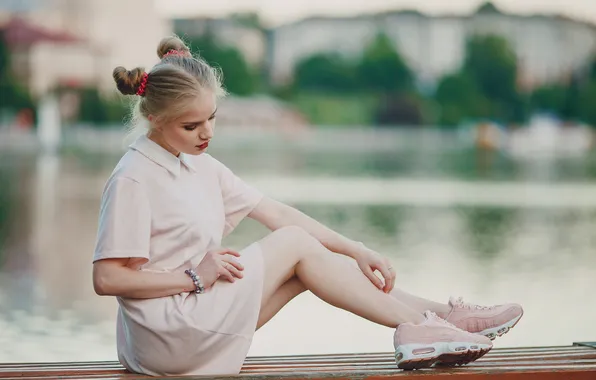 Картинка girl, dress, legs, beautiful, blonde, cute, sneakers