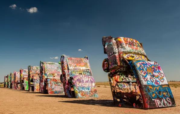 Машины, пустыня, графити