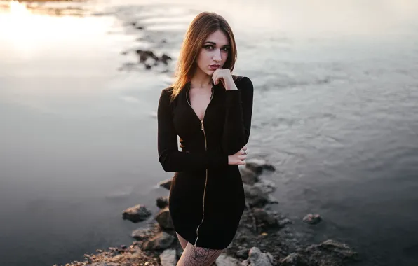 Вода, девушка, река, камни, макияж, стройная, платье, тату