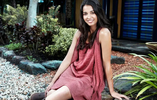 Brunette, actress, Naomi Scott