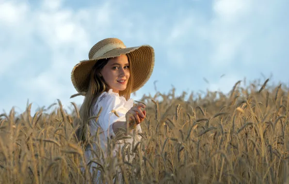 Dorota, Grain field, Smiling girls, Maciej Werbliński
