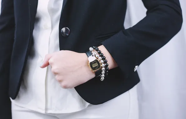 Картинка часы, пиджак, браслеты