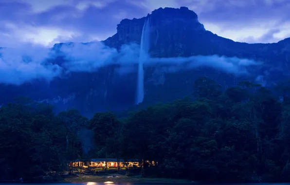 Картинка лес, облака, гора, домик, Венесуэла, Национальный парк Канаима, Водопад Анхель
