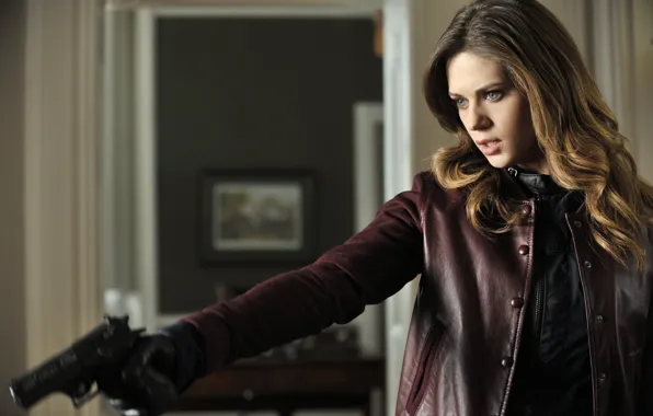 Взгляд, поза, оружие, сериал, Никита, Nikita, Алекс, Lyndsy Fonseca