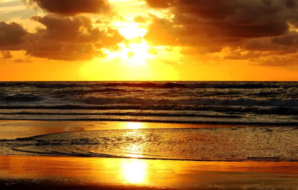 Картинка песок, море, волны, вода, солнце, облака, закат, берег