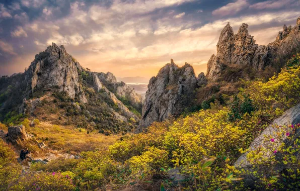 Осень, небо, облака, горы, камни, скалы, листва, вершины