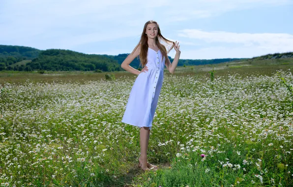 Long hair, field, model, brunette, photoshoot, posing, beautiful face, outdoors