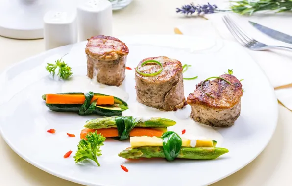Мясо, овощи, морковь, подача, спаржа