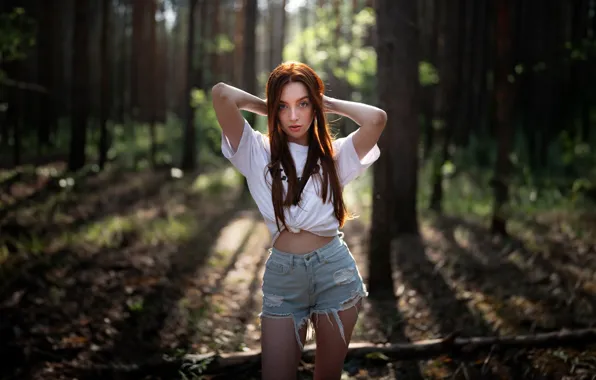 Картинка girl, forest, shorts, model, redhead