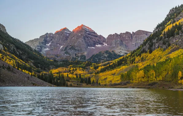 Картинка осень, лес, деревья, горы, озеро, камни, скалы, США