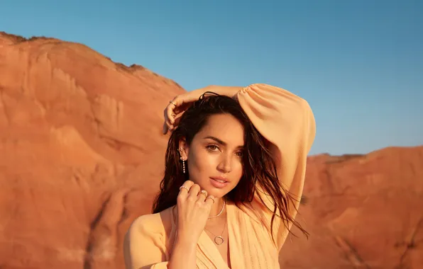 Взгляд, девушка, поза, волосы, актриса, цепочка, красивая, Ana De Armas