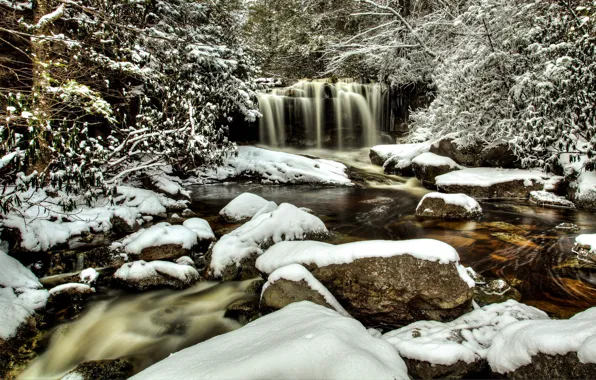 Картинка зима, лес, снег, деревья, река, камни, водопад, West Virginia