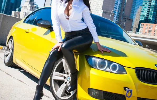 Взгляд, город, фон, Девушки, BMW, красивая девушка, позирует над машиной, желты авто