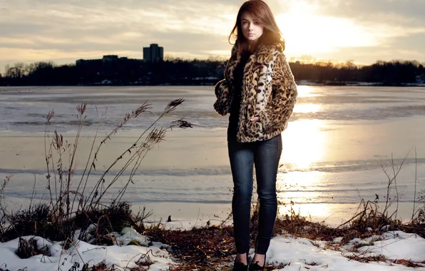 Осень, озеро, джинсы, шуба, Katie JoAnne