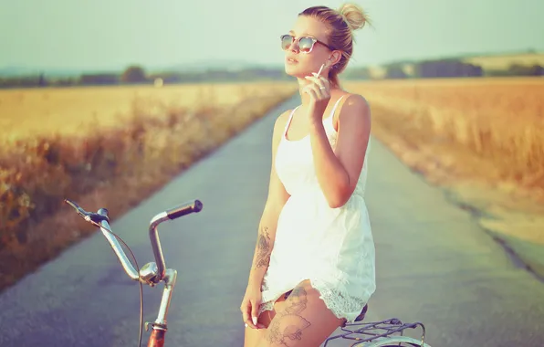 Картинка road, smoking, model, tattoo, women, cigarettes, women with glasses, inked girls