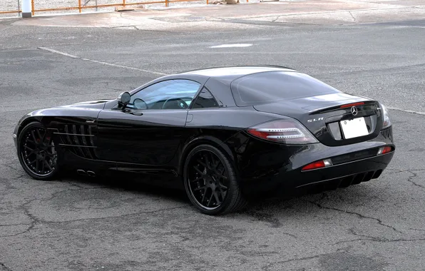 Картинка асфальт, трещины, отражение, чёрный, black, Mercedes Benz, вид сзади, SLR McLaren