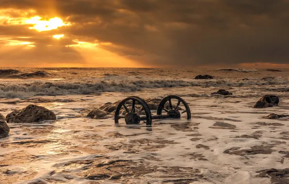 Картинка море, закат, колёса