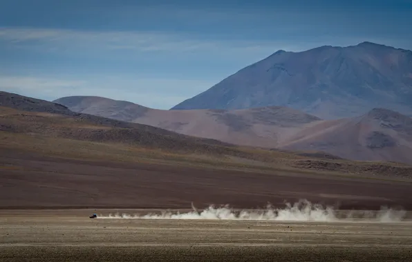 Картинка горы, пустыня, дым, пыль, автомобилей
