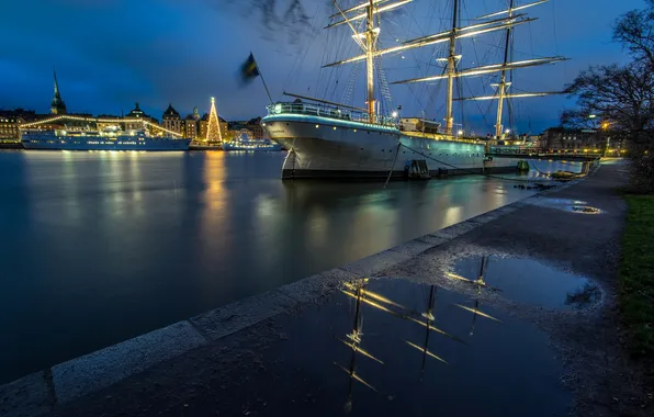 Картинка ночь, огни, река, дома, парусник, корабли, Стокгольм, Швеция