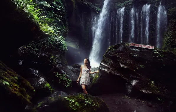 Картинка девушка, фон, водопад