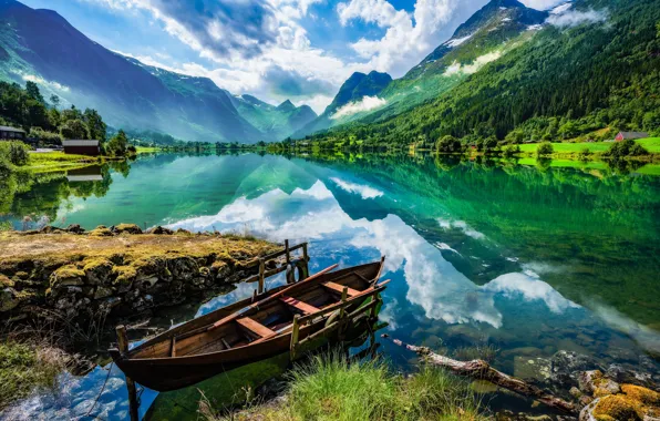 Картинка облака, пейзаж, горы, природа, отражение, лодка, Норвегия, берега