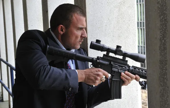 Gun, weapon, M16, rifle, Dominic Purcell, Assault on Wall Street, Jim Baxford