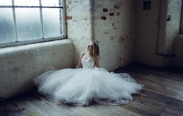 Девушка, платье, окно, невеста, на полу, свадебное платье