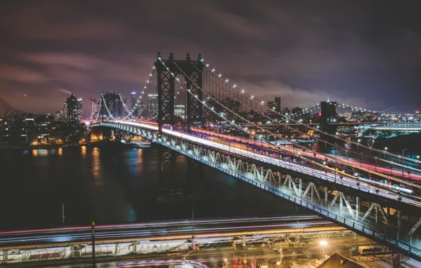 Картинка ночь, огни, улица, Нью-Йорк, светофор, Бруклинский мост, Манхэттен, Манхэттенский мост