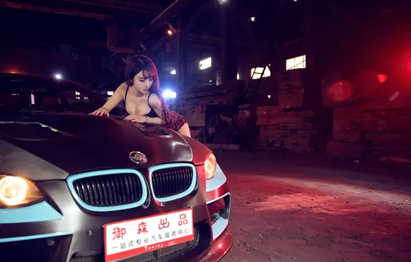 Авто, BMW, Эротика, красивая девушка, оперлась на машину