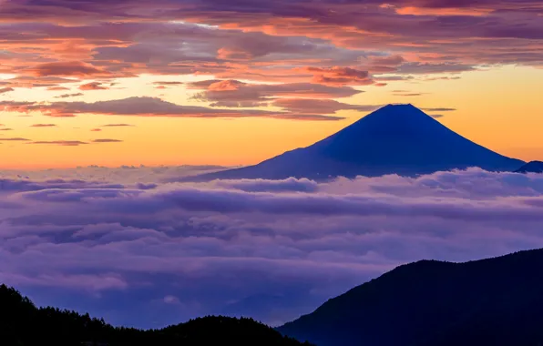 Картинка небо, облака, свет, гора, Япония, Фудзияма, стратовулкан, 富士山