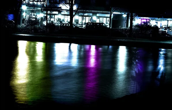 Картинка город, вечер фонари и разноцветные цвета