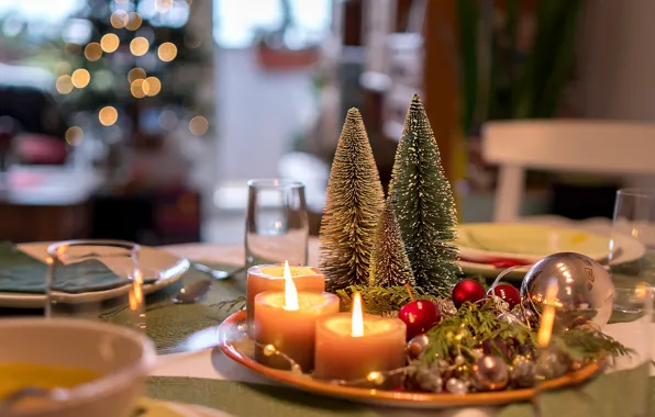 Стол, праздник, свечи, посуда, украшенные