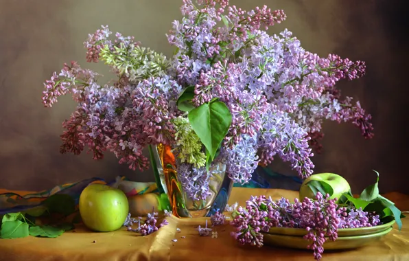 Цветы, стол, яблоки, зеленые, тарелки, ваза, натюрморт, сирень