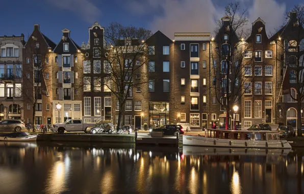 Картинка машины, ночь, город, здания, лодки, освещение, Амстердам, фонари