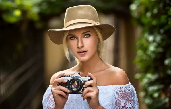 Картинка girl, hat, photo, photographer, blue eyes, camera, model, beauty