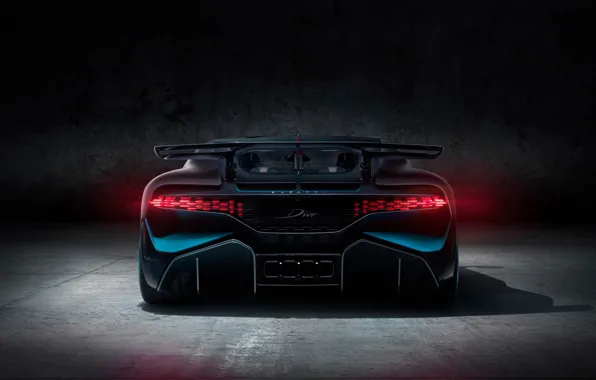Фон, вид сзади, гиперкар, Divo, Bugatti Divo, 2019 Bugatti Divo