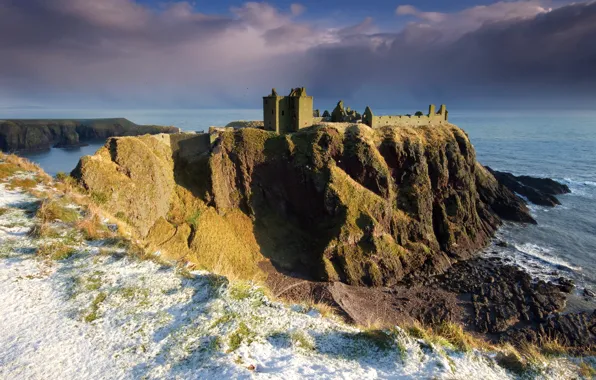 Картинка небо, снег, тучи, скала, камни, берег, Северное море, Шотландии