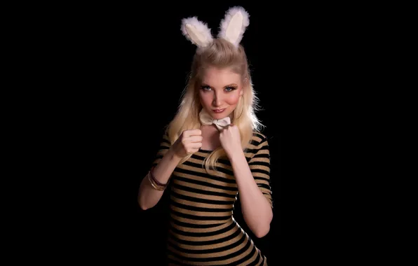 Smile, Blonde, Look, Maria Amanda