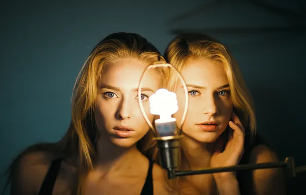 Картинка лампа, две девушки, Jesse Herzog, Pale Blue Eyes