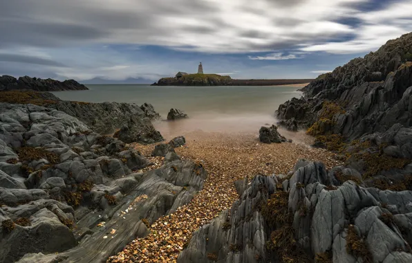 Картинка North Wales, Anglesey, Llanddwyn Island, Boathouse, Bach Lighthouse