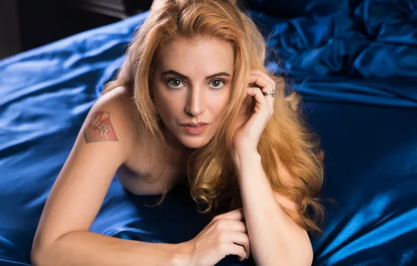Картинка лицо, модель, волосы, лежит
