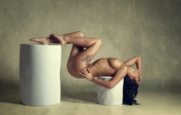 Девушка, поза, тату