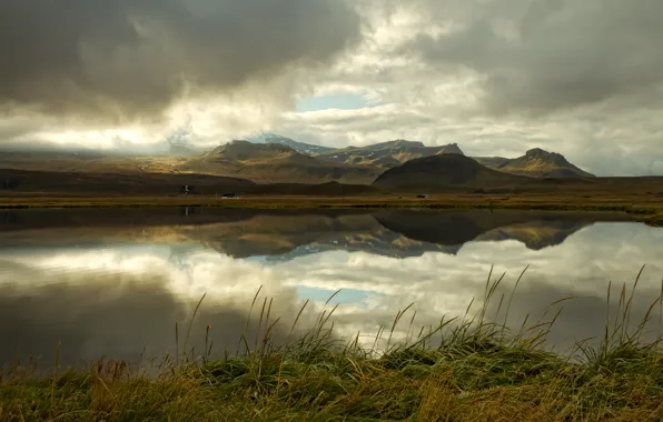 Горы, тучи, озеро, отражение, Исландия