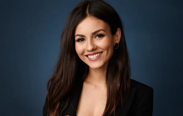 Картинка девушка, улыбка, актриса, брюнетка, Victoria Justice