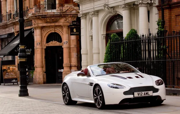 Aston Martin, Vantage, V12