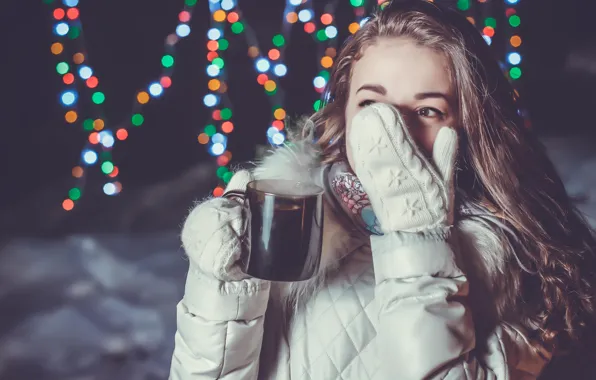 Картинка зима, девушка, кружка, весёлая, варежка, горячий напиток