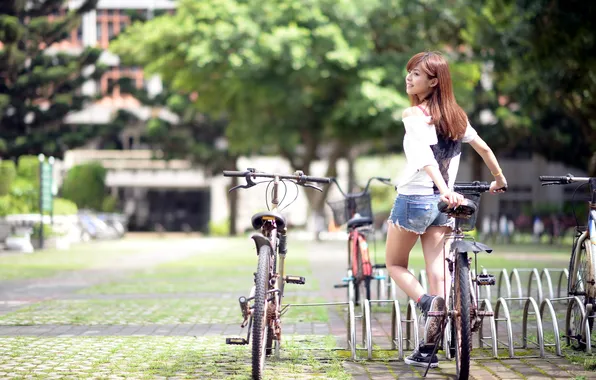 Картинка девушка, улица, велосипеды