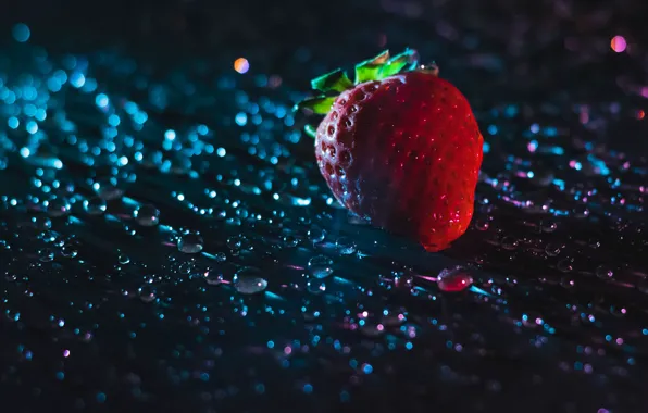 Вода, капли, свет, блики, темный фон, влага, клубника, ягода